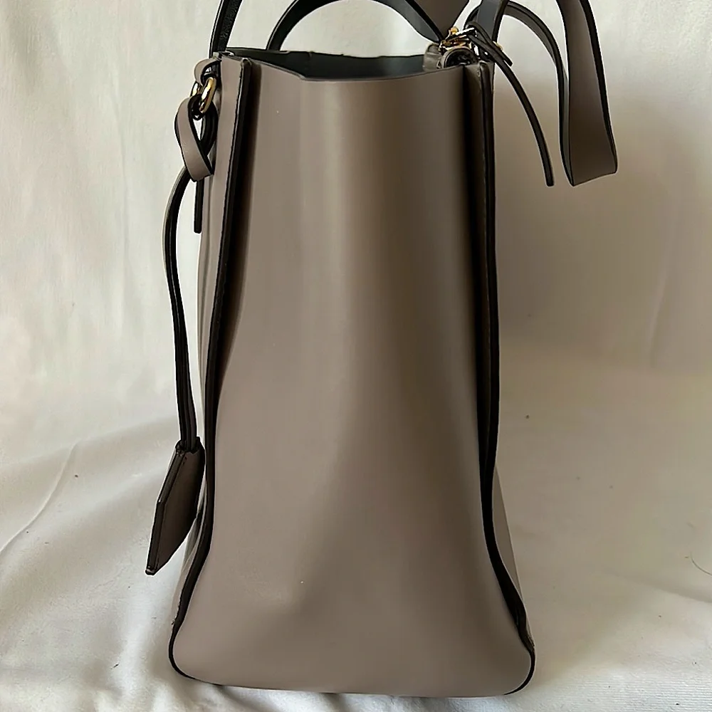 Kate Spade Authentic Gorgeous Light Gray/Taupe Leather Bag Purse 🌺🌺 - Picture 5 of 16